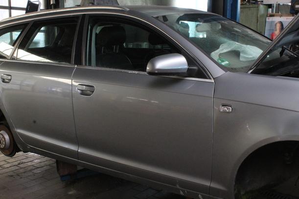 Foto: TÜR VORN RECHTS ( AVANT ) eines Audi A6 allroad quattro 2.7 TDI tiptronic DPF GL