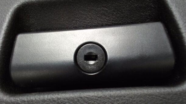 Foto: HANDSCHUHFACH eines BMW X5 3.0 d GL