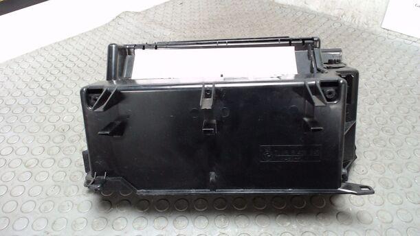 Foto: HANDSCHUHFACH eines BMW X5 3.0 d GL