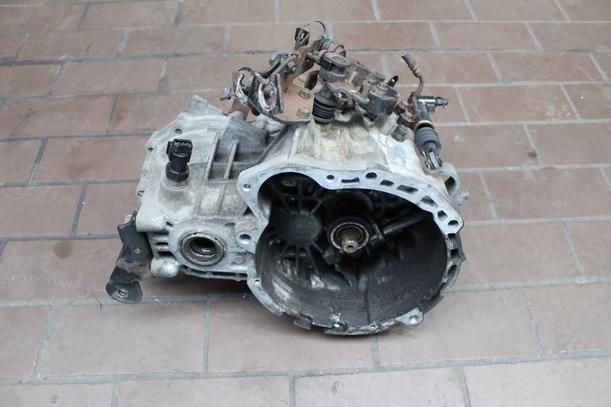 Foto: SCHALTGETRIEBE 5-GANG eines Hyundai Getz 1.1 GL