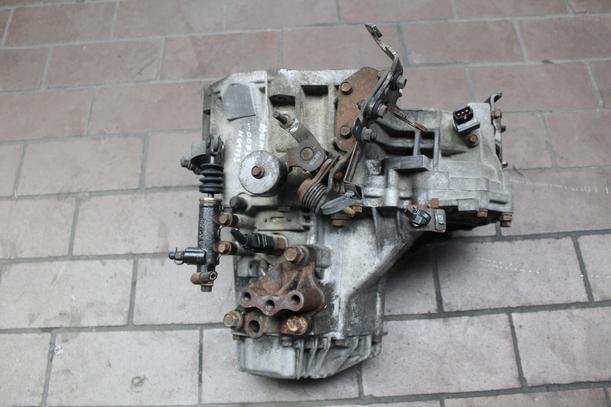 Foto: SCHALTGETRIEBE 5-GANG eines Hyundai Getz 1.1 GL