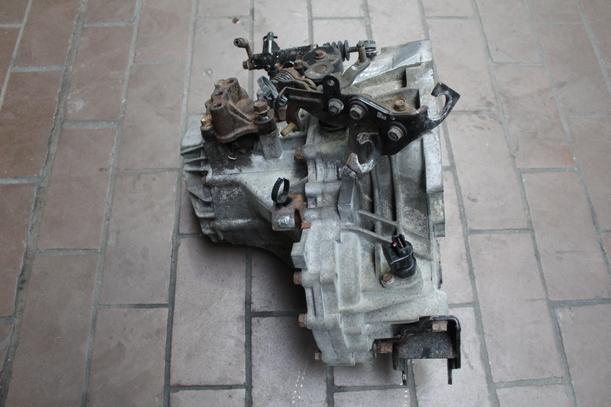 Foto: SCHALTGETRIEBE 5-GANG eines Hyundai Getz 1.1 GL