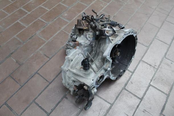 Foto: SCHALTGETRIEBE 5-GANG eines Hyundai Getz 1.1 GL