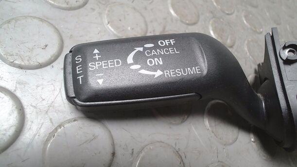 Foto: SCHALTER TEMPOMAT/ TEMPOMATSCHALTER eines Audi A6 allroad quattro 2.7 TDI tiptronic DPF GL