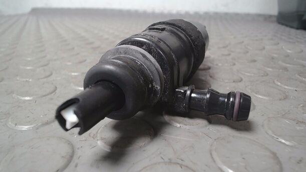Foto: WASCHPUMPE SCHEINWERFERREINIGUNG eines Audi A6 allroad quattro 2.7 TDI tiptronic DPF GL
