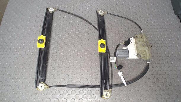 Foto: FENSTERHEBER ELEKTRISCH VORN LINKS eines Audi A6 allroad quattro 2.7 TDI tiptronic DPF GL