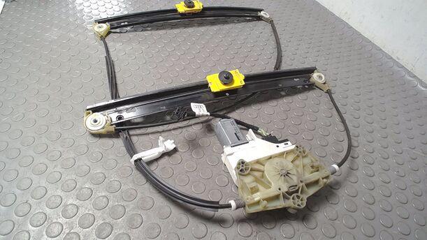 Foto: FENSTERHEBER ELEKTRISCH VORN LINKS eines Audi A6 allroad quattro 2.7 TDI tiptronic DPF GL