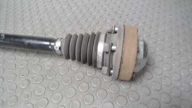 Foto: ANTRIEBSWELLE HINTEN LINKS ( QUATTRO ) eines Audi A6 allroad quattro 2.7 TDI tiptronic DPF GL