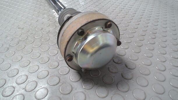 Foto: ANTRIEBSWELLE HINTEN LINKS ( QUATTRO ) eines Audi A6 allroad quattro 2.7 TDI tiptronic DPF GL