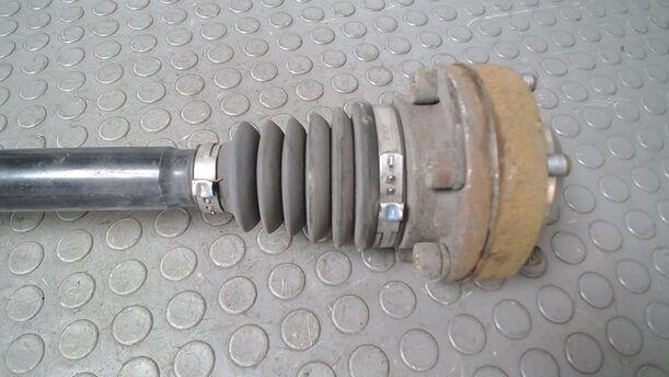 Foto: ANTRIEBSWELLE HINTEN RECHTS ( QUATTRO ) eines Audi A6 allroad quattro 2.7 TDI tiptronic DPF GL
