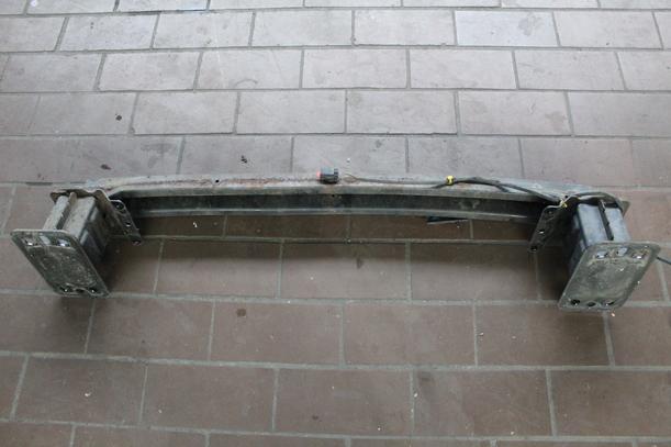Foto: VERSTÄRKUNG VORN eines Ford Fiesta 1.4 GL