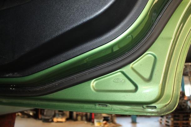 Foto: TÜR HINTEN REHTS eines Ford Fiesta 1.4 GL
