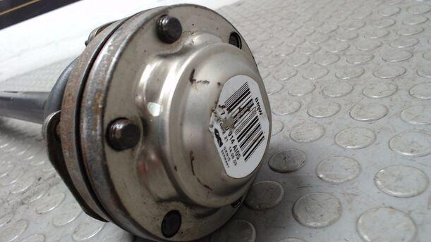 Foto: ANTRIEBSWELLE HINTEN LINKS eines BMW X5 3.0 d GL