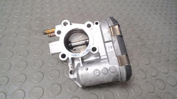 Foto: DROSSELKLAPPENSTUTZEN/ DROSSELKLAPPE BOSCH eines Opel Agila 1.0 12 V GL