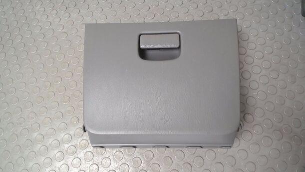 Foto: HANDSCHUHFACH eines Opel Agila 1.0 12 V GL