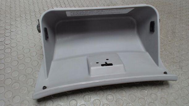 Foto: HANDSCHUHFACH eines Kia Picanto 1.1 GL