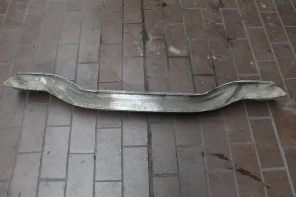 Foto: VERSTÄRKUNG HINTEN eines Saab 9-3 1.9 TiD Sport Kombi DPF GL