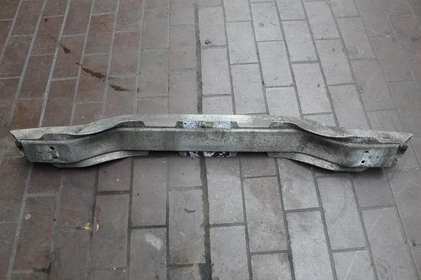 Foto: VERSTÄRKUNG HINTEN eines Saab 9-3 1.9 TiD Sport Kombi DPF GL
