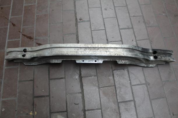 Foto: VERSTÄRKUNG HINTEN eines Saab 9-3 1.9 TiD Sport Kombi DPF GL