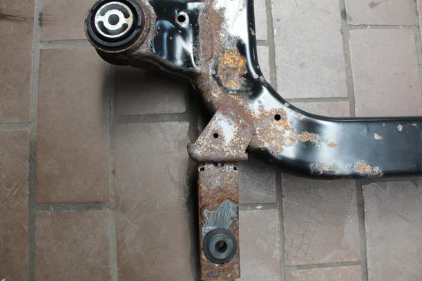 Foto: ACHSKÖRPER / ACHSE VORN eines Saab 9-3 1.9 TiD Sport Kombi DPF GL