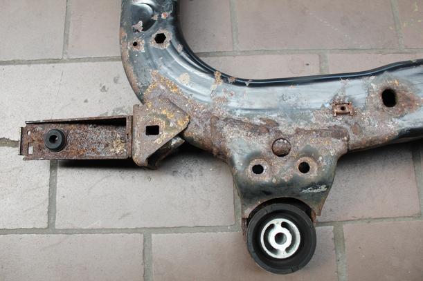 Foto: ACHSKÖRPER / ACHSE VORN eines Saab 9-3 1.9 TiD Sport Kombi DPF GL