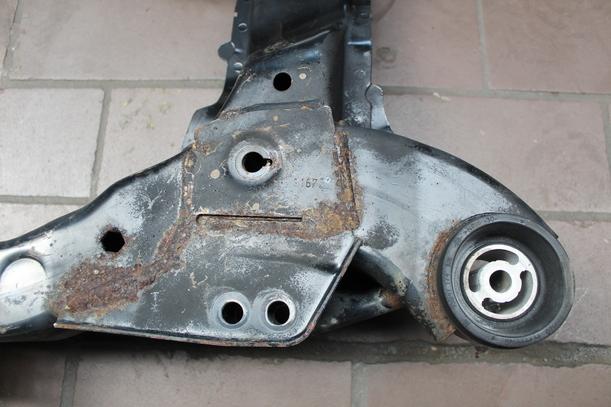 Foto: ACHSKÖRPER / ACHSE VORN eines Saab 9-3 1.9 TiD Sport Kombi DPF GL