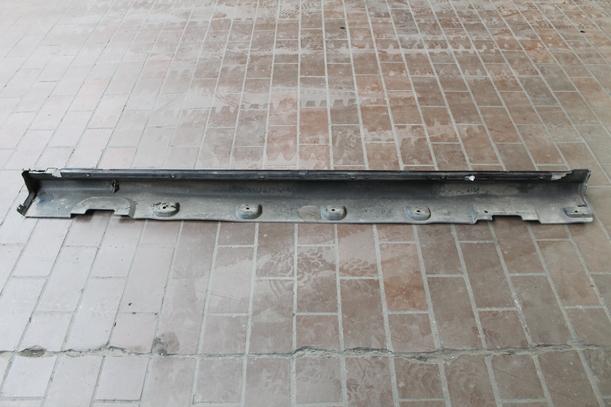 Foto: SCHWELLERBLENDE LINKS eines Saab 9-3 1.9 TiD Sport Kombi DPF GL