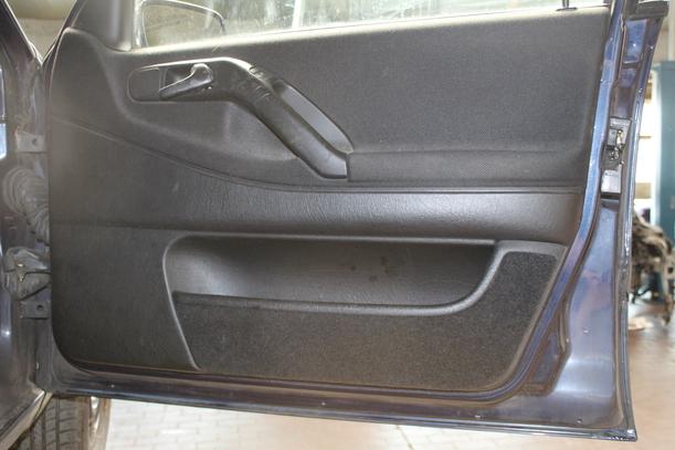 Foto: TÜR VORN RECHTS (AB 1994) eines VW Passat Variant 1.8 GL