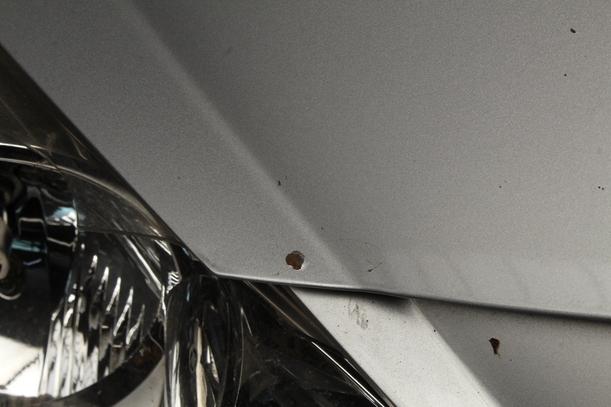 Foto: MOTORHAUBE eines Peugeot 207 120 GL