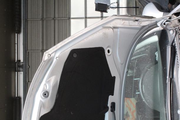 Foto: MOTORHAUBE eines Peugeot 207 120 GL