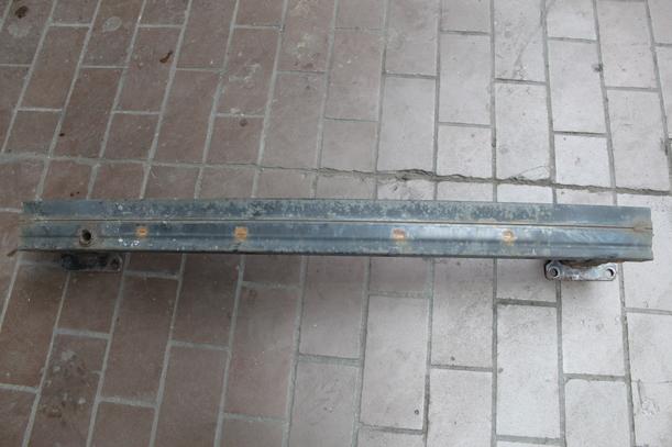Foto: VERSTÄRKUNG VORN eines Peugeot 207 120 GL