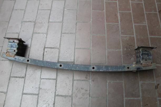 Foto: VERSTÄRKUNG VORN eines Peugeot 207 120 GL