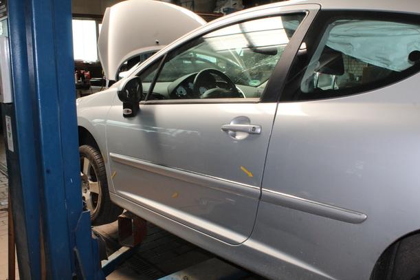 Foto: TÜR VORN LINKS (2/3-TÜRER) eines Peugeot 207 120 GL