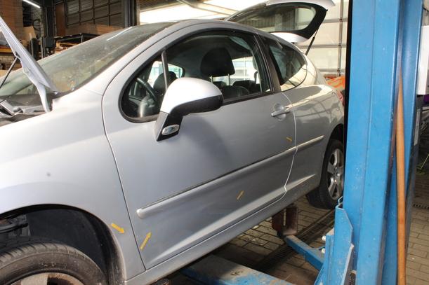 Foto: TÜR VORN LINKS (2/3-TÜRER) eines Peugeot 207 120 GL