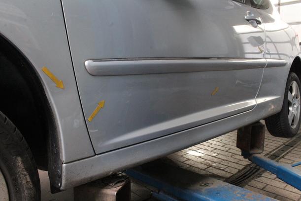 Foto: TÜR VORN LINKS (2/3-TÜRER) eines Peugeot 207 120 GL