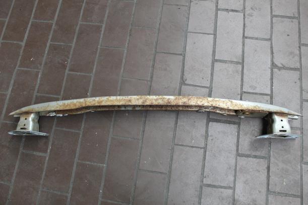 Foto: VERSTÄRKUNG HINTEN eines Peugeot 207 120 GL