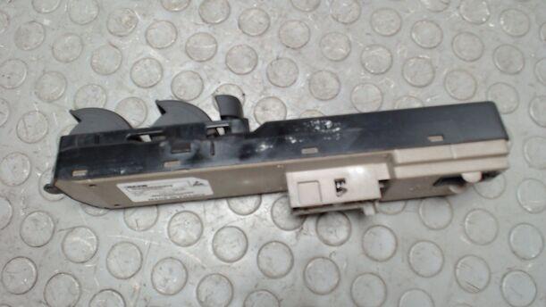 Foto: FENSTERHEBERSCHALTER VORN LINKS eines Saab 9-3 1.9 TiD Sport Kombi DPF GL