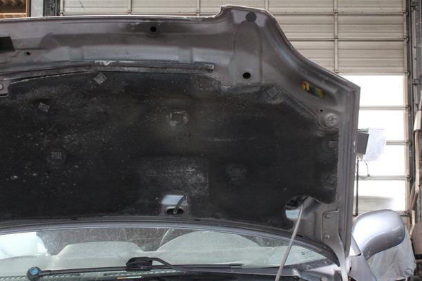 Foto: MOTORHAUBE eines Opel Agila 1.0 12 V GL
