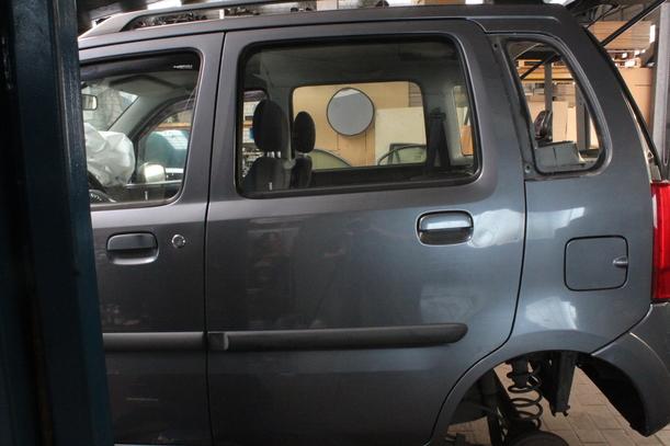 Foto: TÜR HINTEN LINKS eines Opel Agila 1.0 12 V GL
