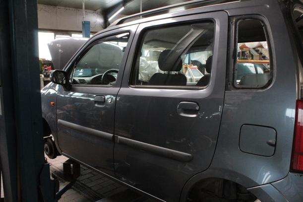 Foto: TÜR HINTEN LINKS eines Opel Agila 1.0 12 V GL