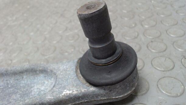 Foto: QUERLENKER VORN LINKS eines Saab 9-3 1.9 TiD Sport Kombi DPF GL