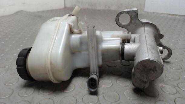 Foto: HAUPTBREMSZYLINDER eines Saab 9-3 1.9 TiD Sport Kombi DPF GL
