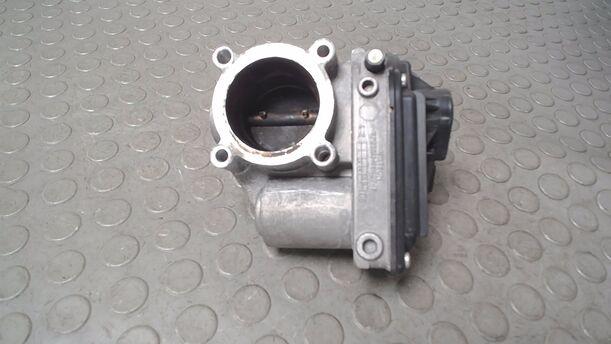 Foto: DROSSELKLAPPENSTUTZEN/ DROSSELKLAPPE eines Ford Fiesta 1.4 GL