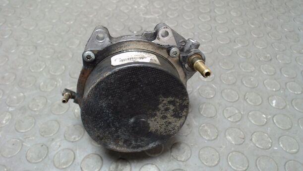 Foto: VAKUUMPUMPE eines Saab 9-3 1.9 TiD Sport Kombi DPF GL
