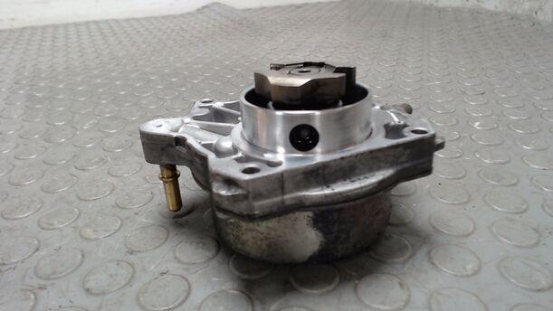 Foto: VAKUUMPUMPE eines Saab 9-3 1.9 TiD Sport Kombi DPF GL
