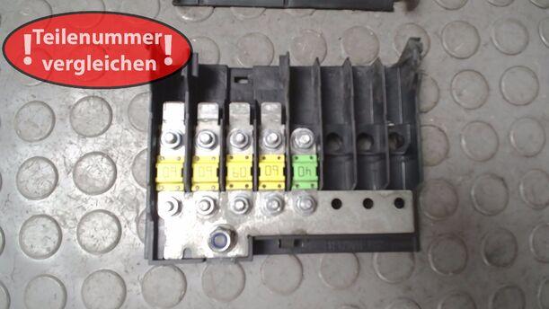 Foto: SICHERUNGSKASTEN BATTERIE eines Ford Fiesta 1.4 GL