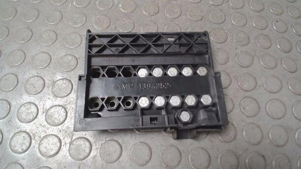 Foto: SICHERUNGSKASTEN BATTERIE eines Ford Fiesta 1.4 GL