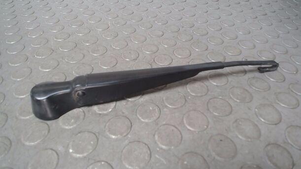 Foto: SCHEIBENWISCHERARM HINTEN eines Ford Fiesta 1.4 GL