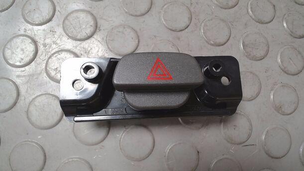 Foto: SCHALTER WARNBLINKANLAGE/ WARNBLINKSCHALTER eines Ford Fiesta 1.4 GL