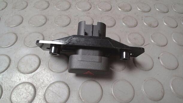 Foto: SCHALTER WARNBLINKANLAGE/ WARNBLINKSCHALTER eines Ford Fiesta 1.4 GL